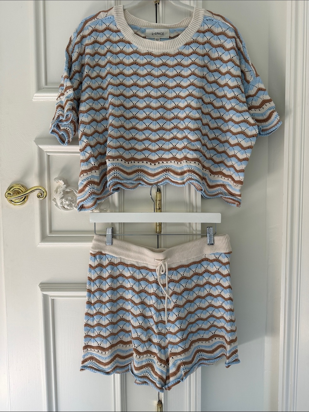 l*space Wave-Pattern Knit Sweater & Shorts Set in Cream, Light Blue & Brown